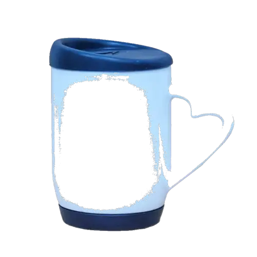 Taza Blanca con asa corazón y tapa de silicona color negro